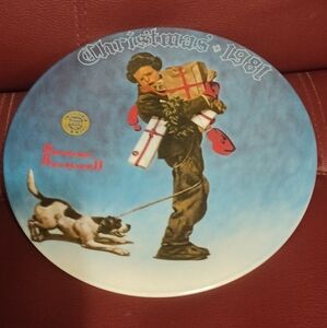 Norman Rockwell collectors plate " Wrapped Up In Christmas"  1981    mcpl12